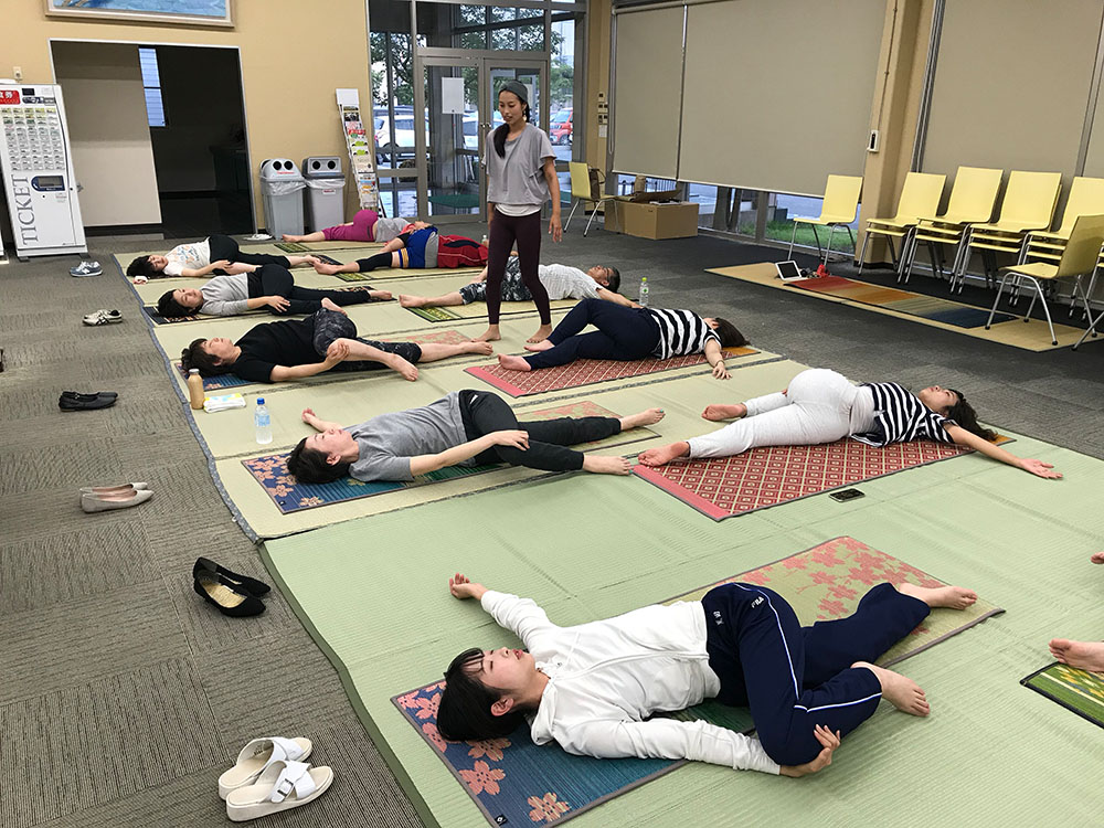 繋がるものづくり-ヨガインストラクター 橋口ひとみ先生が語る、畳ヨガの魅力 (前編)